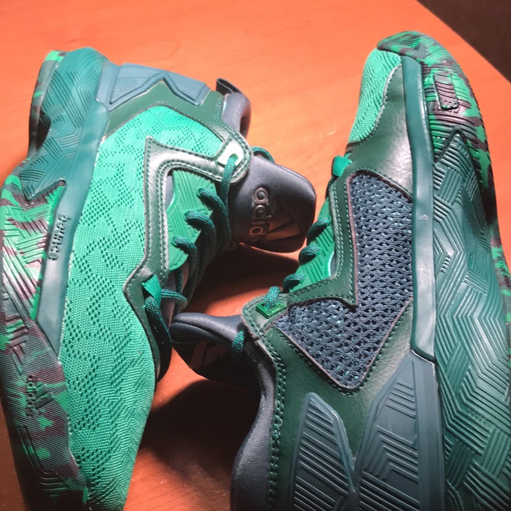 Men’s size 8.5 adidas bounce sneakers